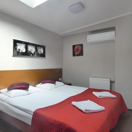 Astral Aparthotel Raszyn Luaran gambar